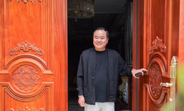 “Khám” biệt thự mặt tiền 4 tầng tại Hà Nội của NSND đóng vai Ngọc Hoàng đầu tiên trong Táo quân