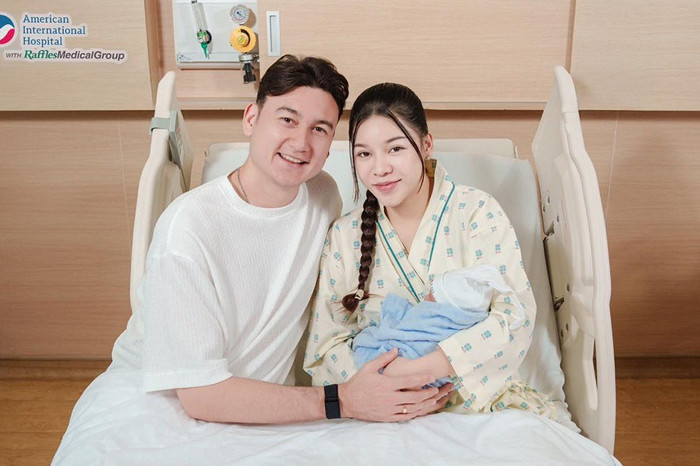Vào tháng 2/2025, thủ môn Đặng Văn Lâm và vợ Yến Xuân chính thức chào đón cậu con trai đầu lòng
