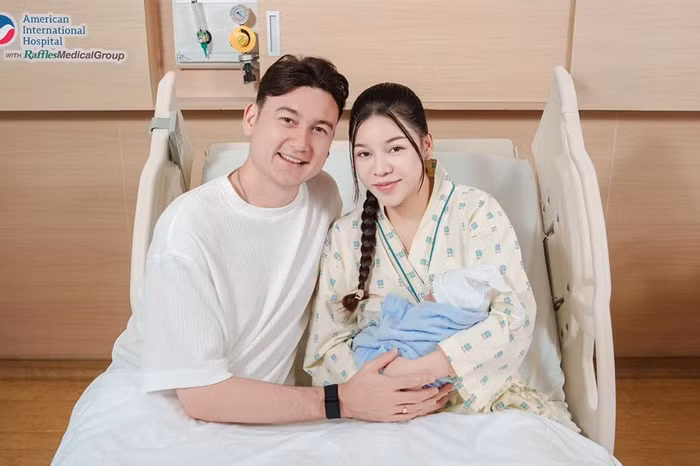 Vào tháng 2/2025, thủ môn Đặng Văn Lâm và vợ Yến Xuân chính thức chào đón cậu con trai đầu lòng