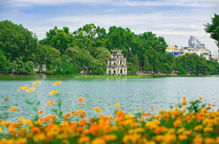 Hà Nội giữ "ngôi vương" ngành du lịch, thu gần 100.000 tỷ đồng trong 9 tháng