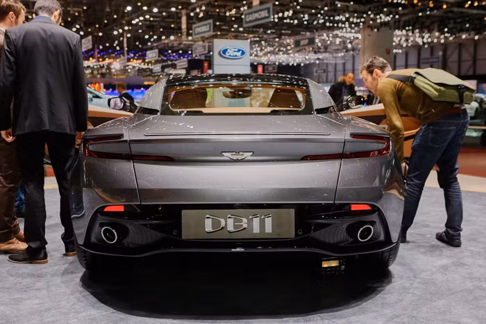 2017-aston-martin-db11-2016-geneva-motor-show_100547884_l.jpg