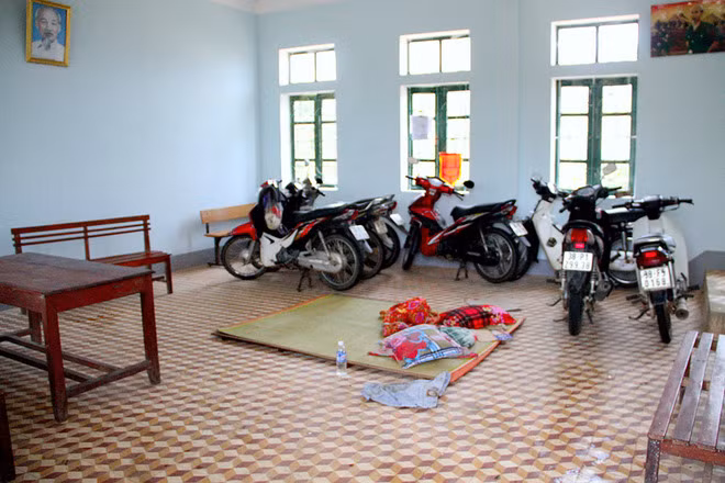 Nghìn người ở Hà Tĩnh chui mái nhà chờ nước rút ảnh 6