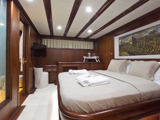 Bên trong du thuyền hơn 9 triệu USD của James Bond