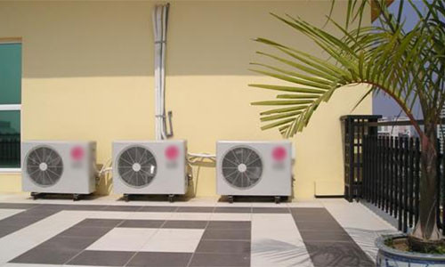 Không nên đặt cục nóng điều hòa ở những nơi nắng nóng, khiến máy hoạt động chậm, dễ hư hỏng hơn. Ảnh: giadieuhoa. Không nên đặt cục nóng điều hòa ở những nơi nắng nóng, khiến máy hoạt động chậm, dễ hư hỏng hơn. Ảnh: giadieuhoa.