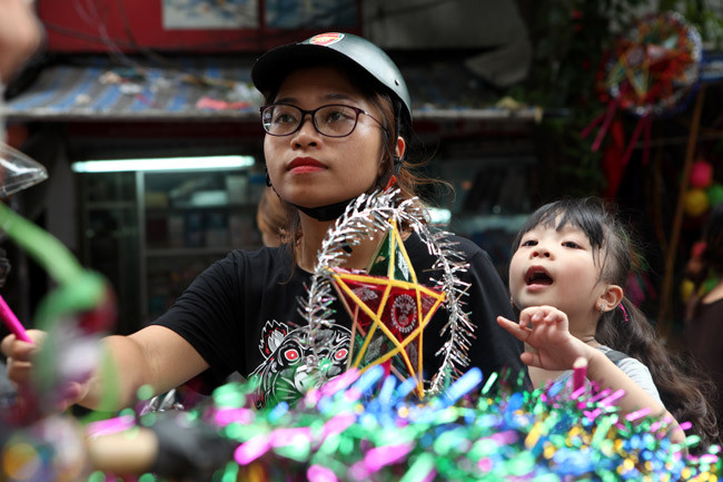 Đồ chơi kinh dị tràn lan chợ trung thu phố cổ ảnh 7