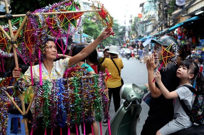 Đồ chơi kinh dị tràn lan chợ trung thu phố cổ ảnh 6