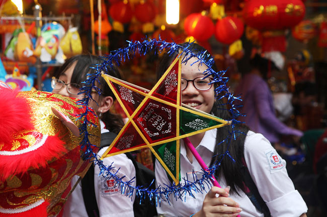 Đồ chơi kinh dị tràn lan chợ trung thu phố cổ ảnh 8