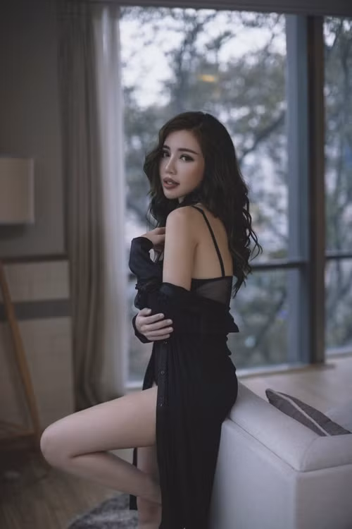 'Gái hai con' Elly Trần diện nội y xuyên thấu ảnh 4