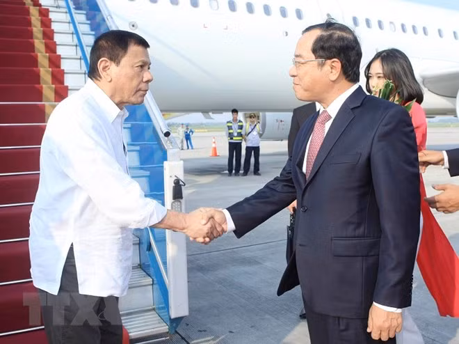 Tổng thống Philippines Duterte đã đến Nội Bài, bắt đầu thăm Việt Nam ảnh 1