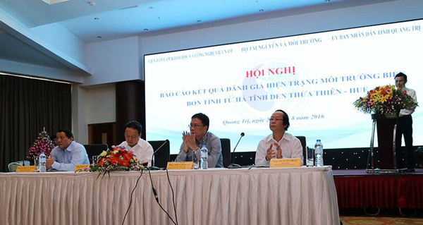 4 thành viên chủ trì hội nghị. Ảnh: Đức Hùng.