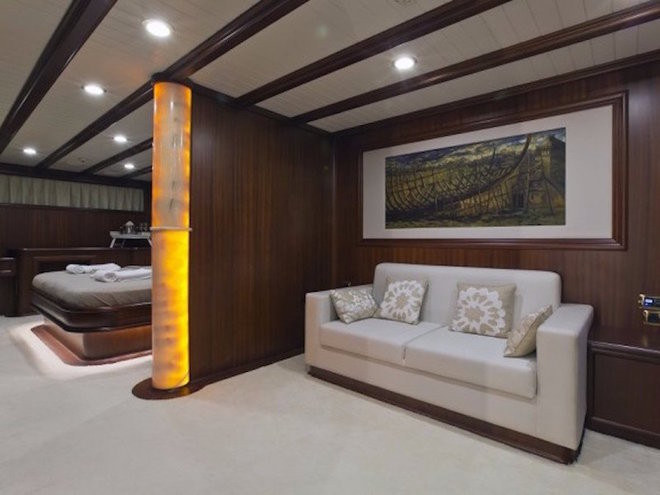 Bên trong du thuyền hơn 9 triệu USD của James Bond