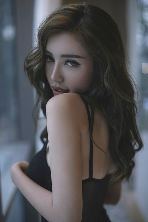 'Gái hai con' Elly Trần diện nội y xuyên thấu ảnh 3 'Gái hai con' Elly Trần diện nội y xuyên thấu ảnh 3