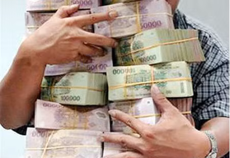 Chiếm đoạt hàng chục tỷ đồng