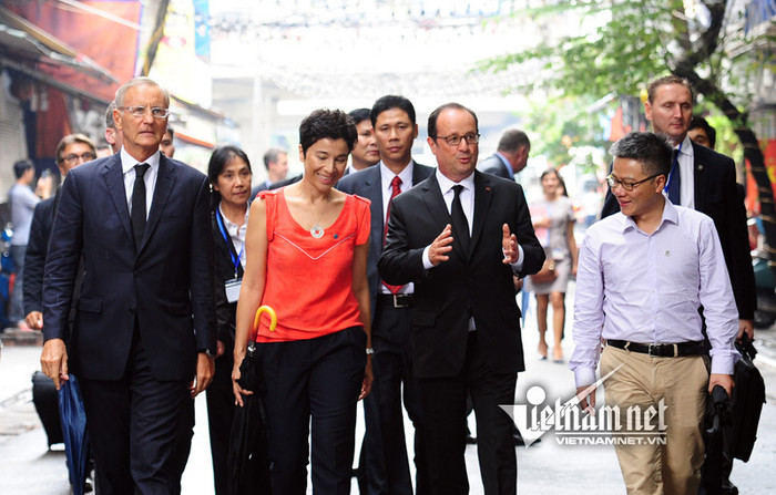 Tổng thống Pháp sánh bước cùng GS Ngô Bảo Châu ảnh 14