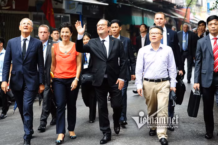 Tổng thống Pháp sánh bước cùng GS Ngô Bảo Châu ảnh 11