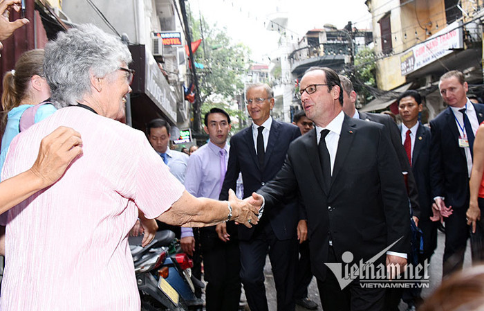 Tổng thống Pháp sánh bước cùng GS Ngô Bảo Châu ảnh 1