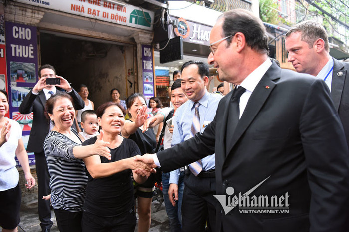 Tổng thống Pháp sánh bước cùng GS Ngô Bảo Châu ảnh 9