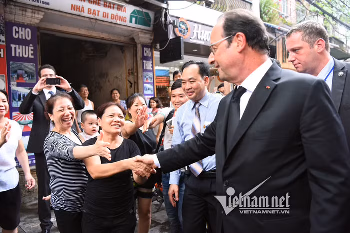 Tổng thống Pháp sánh bước cùng GS Ngô Bảo Châu ảnh 9