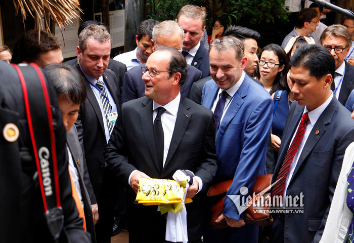 Tổng thống Pháp sánh bước cùng GS Ngô Bảo Châu ảnh 19