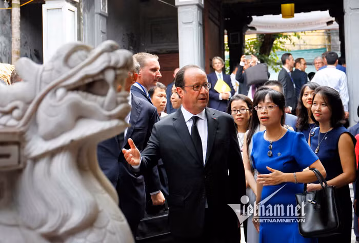 Tổng thống Pháp sánh bước cùng GS Ngô Bảo Châu ảnh 16