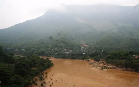 Mưa lũ hoành hành khắp miền Bắc: 7 người chết, mất tích ảnh 1