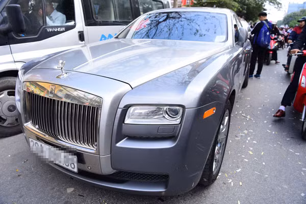 Một chiếc Rolls-Royce khác có mặt trong lễ ăn hỏi tại Hải Phòng.