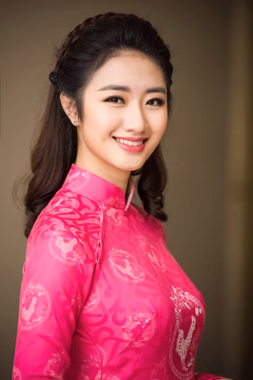 Hoa hậu Thu Ngân bất ngờ lấy chồng năm 21 tuổi. Hoa hậu Thu Ngân bất ngờ lấy chồng năm 21 tuổi.