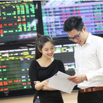 Sóng hồi xuất hiện, VN-Index hướng đỉnh cũ nhưng rủi ro chốt lời vẫn rình rập