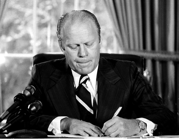 Tổng thống Gerald Ford ký ân xá cho người tiền nhiệm Richard Nixon gerald-ford.jpg