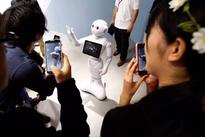 nhung-robot-dau-tien-cua-softbank-vao-nam-2014-cong-ty-robot-roze-do-softbank-hau-thuan-du-kien-se-niem-yet-co-phieu-trong-tuong-lai-gan-voi-muc-tieu-dinh-gia-len-toi-100-ty-do-la.png