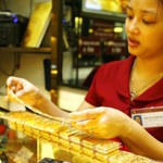 Mốc 5.000 USD/ounce hiện ra trước mắt giá vàng, người mua lỗ ngay khi xuống tiền