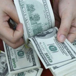 Tỷ giá USD hôm nay ngày 28/12: USD chợ đen lắc nhẹ, khoảng cách với ngân hàng thu hẹp sâu
