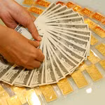 Vàng lao dốc khi USD tăng mạnh, SJC rơi về 153,5 triệu đồng/lượng