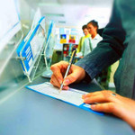 Ngân hàng siết phí quản lý tài khoản, khách hàng ồ ạt than phiền