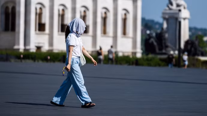 Muốn mặc mát trong ngày hè, đừng chỉ nhìn vào màu áo