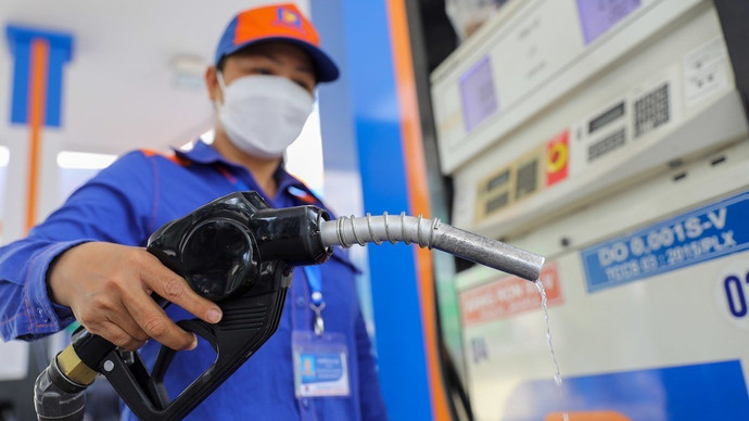 Giá xăng dầu quay đầu vượt 30.000 đồng trong đêm, gần chạm ngưỡng lịch sử năm 2022