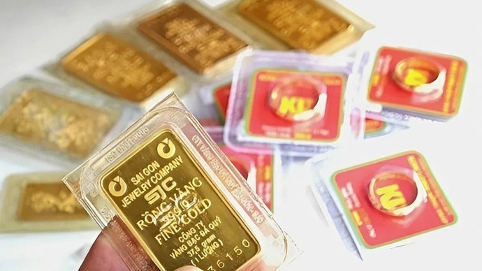 Vàng SJC neo cao, giá thế giới quay đầu giảm sau cú tăng sốc