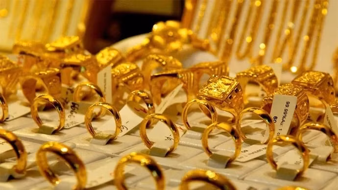 Giá vàng mất thêm nửa triệu đồng mỗi lượng