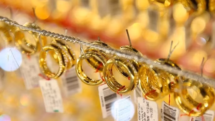 Giá vàng đồng loạt giảm đầu tuần, nhà đầu tư thận trọng trở lại 