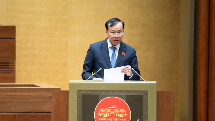 Chủ nhiệm Ủy ban Quốc phòng, An ninh và Đối ngoại, Thượng tướng Lê Tấn Tới trình bày báo cáo thẩm tra Dự án Luật An ninh mạng