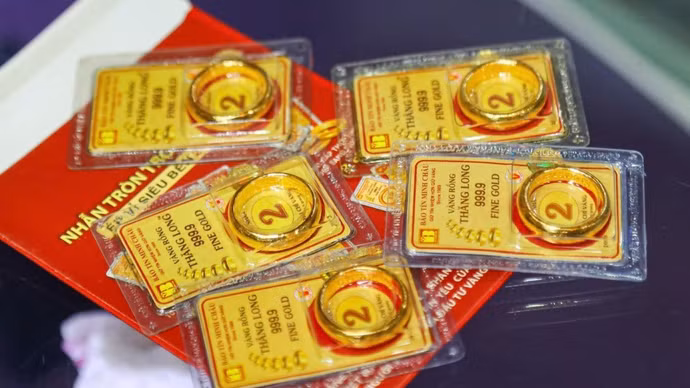 Vàng lình xình, sự cố website khiến SJC “trễ nhịp”