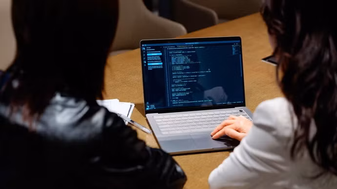 AI bùng nổ, tương lai của lập trình viên có thể không còn nằm ở việc viết code