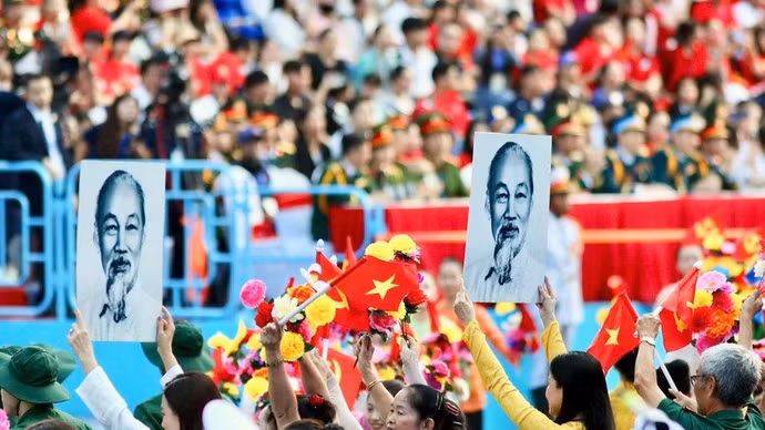 Ánh sáng Hồ Chí Minh soi đường cho chúng ta đi