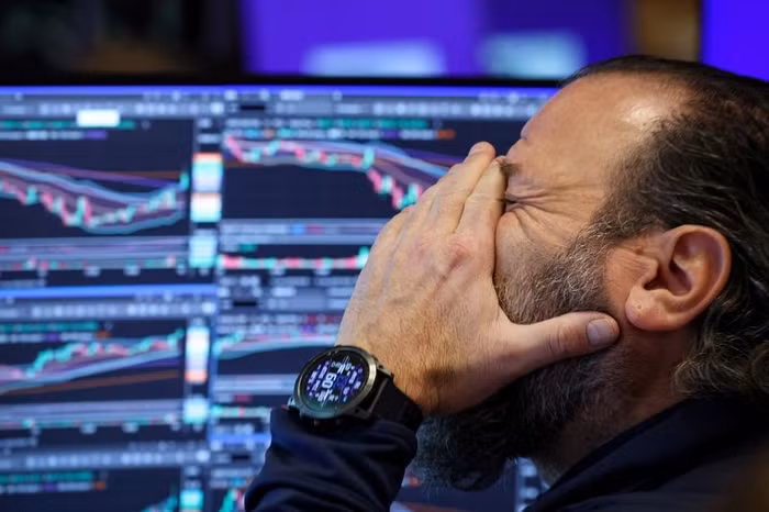 Phố Wall chạm đáy 3 tháng vì căng thẳng thuế quan