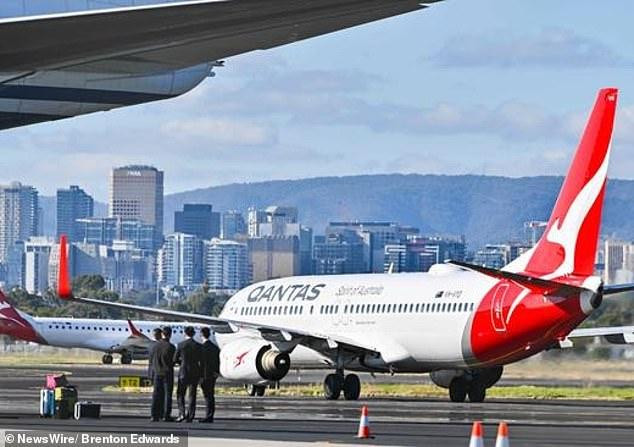 Hãng máy bay Qantas bán "hớ" 300 vé hạng nhất, thất thu 15.000 USD mỗi vé