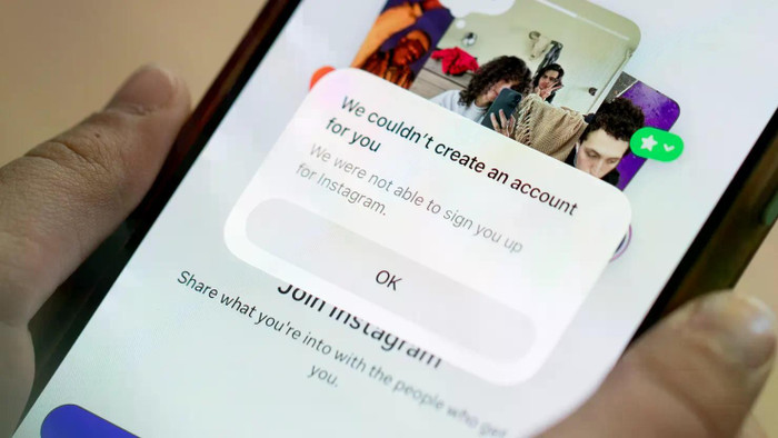 Một thông báo trên ứng dụng Instagram cho thấy người dùng không thể tạo tài khoản, được ghi nhận tại Australia vào tháng 12/2025