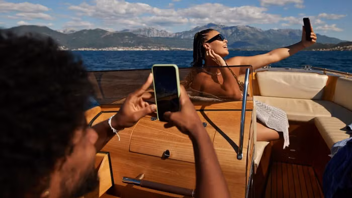 Đằng sau những bức ảnh triệu like: Bề ngoài "sang chảnh", bên trong nợ đìa