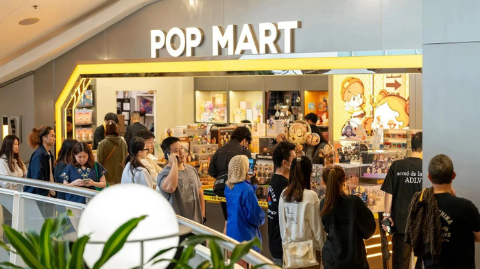 Các cửa hàng Pop Mart thường xuyên có hàng dài người hâm mộ xếp hàng 1716537532286-2-169.jpg