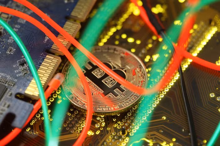 Bitcoin rơi thẳng xuống đáy sáu tháng 