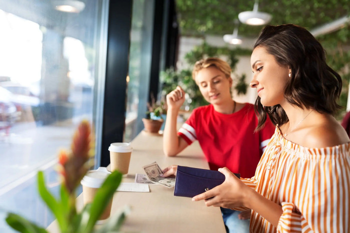 “Cuối tuần tiền mặt” - Gen Z trở lại với cách thức thanh toán truyền thống